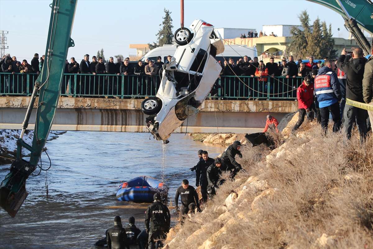 Sulama kanalına düşen otomobildeki 3 çocuğun cansız bedenine ulaşıldı! Baba hala aranıyor 15